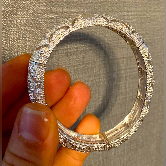 Jewelry - Silver bracelet. Excellent condition